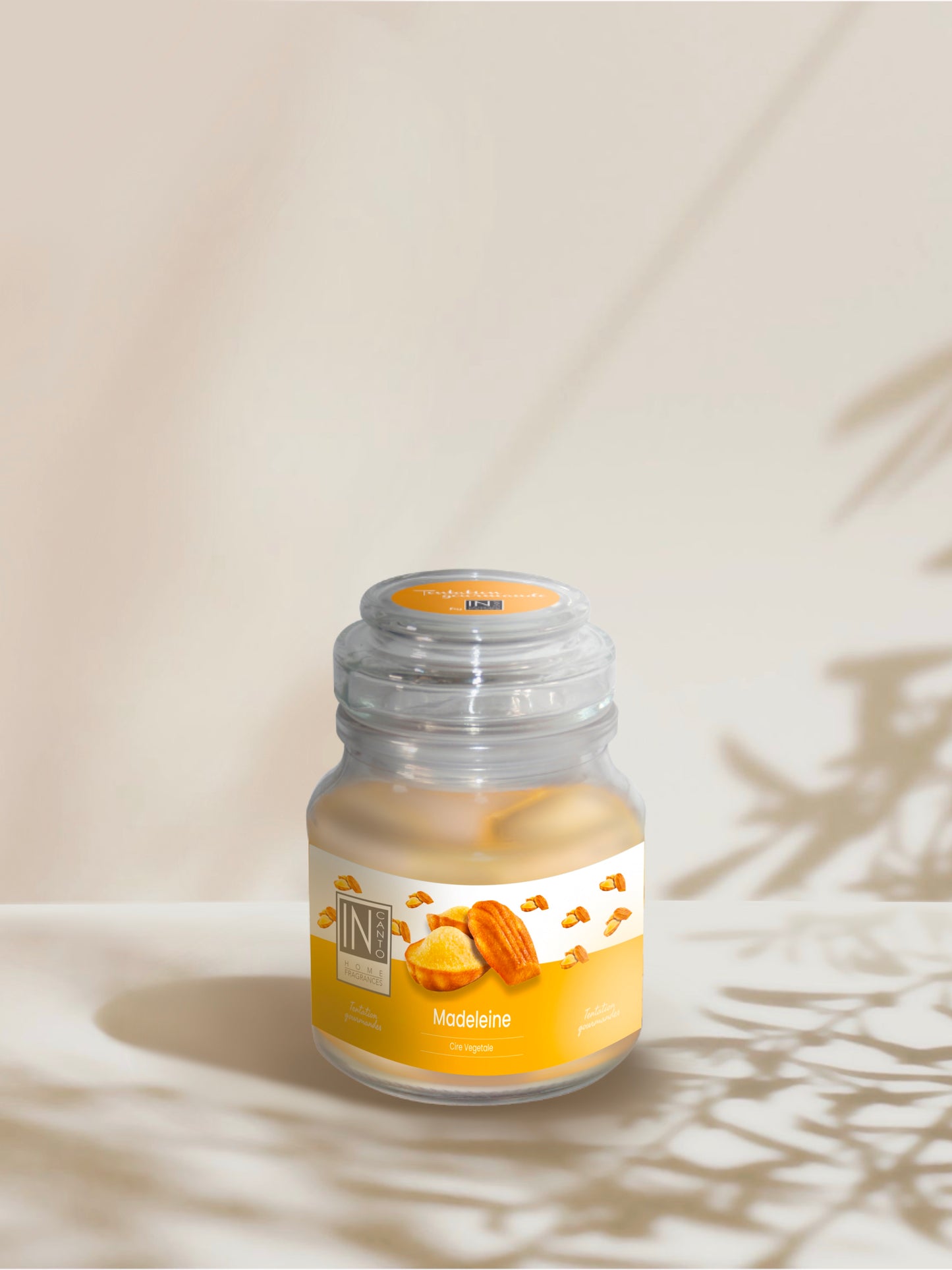 Image d'une bougie parfum madeleine In canto.