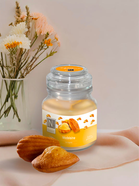 Image d'une bougie parfum madeleine In canto. 